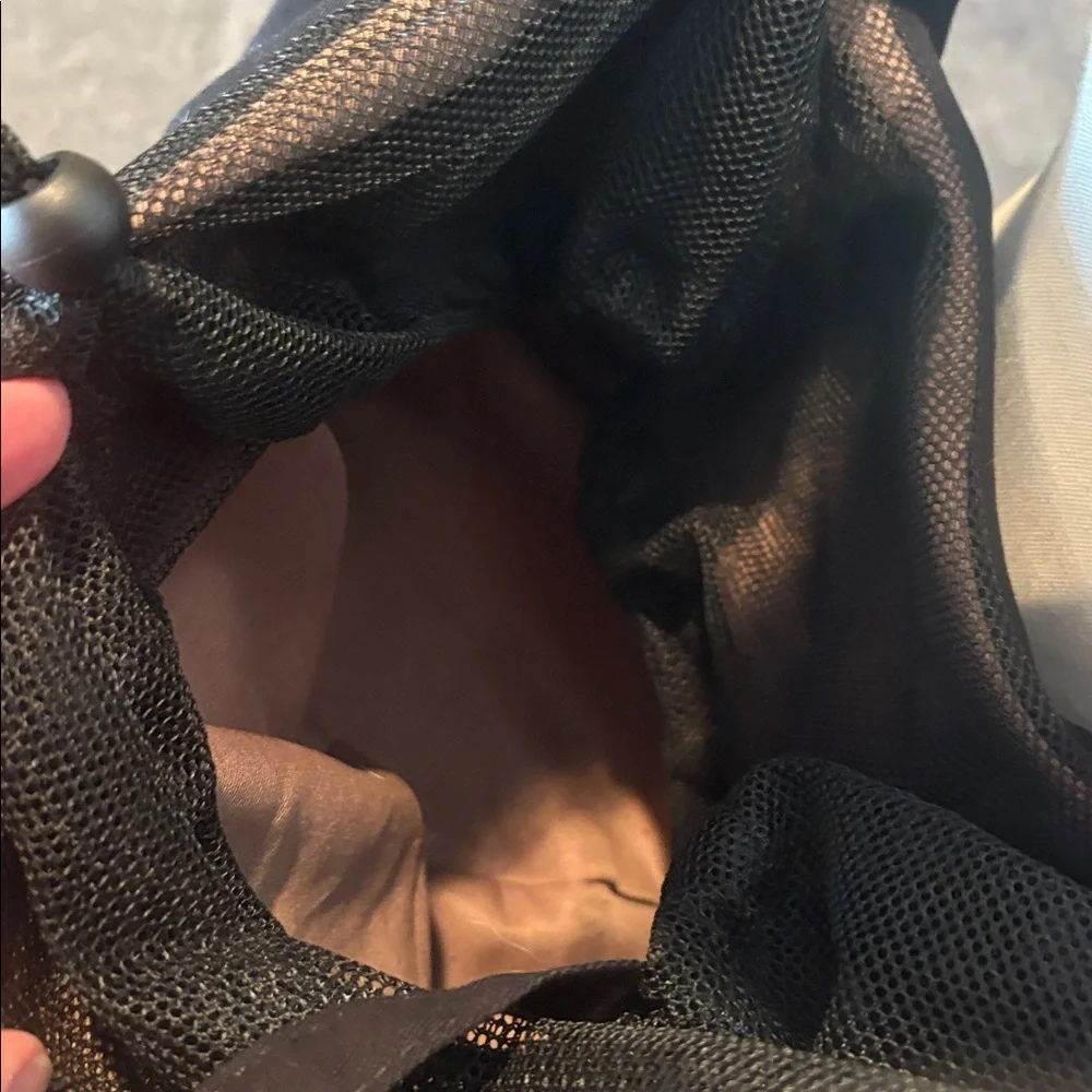 nwot slowton pet carrier adjustable shoulder strap drawstring interior net